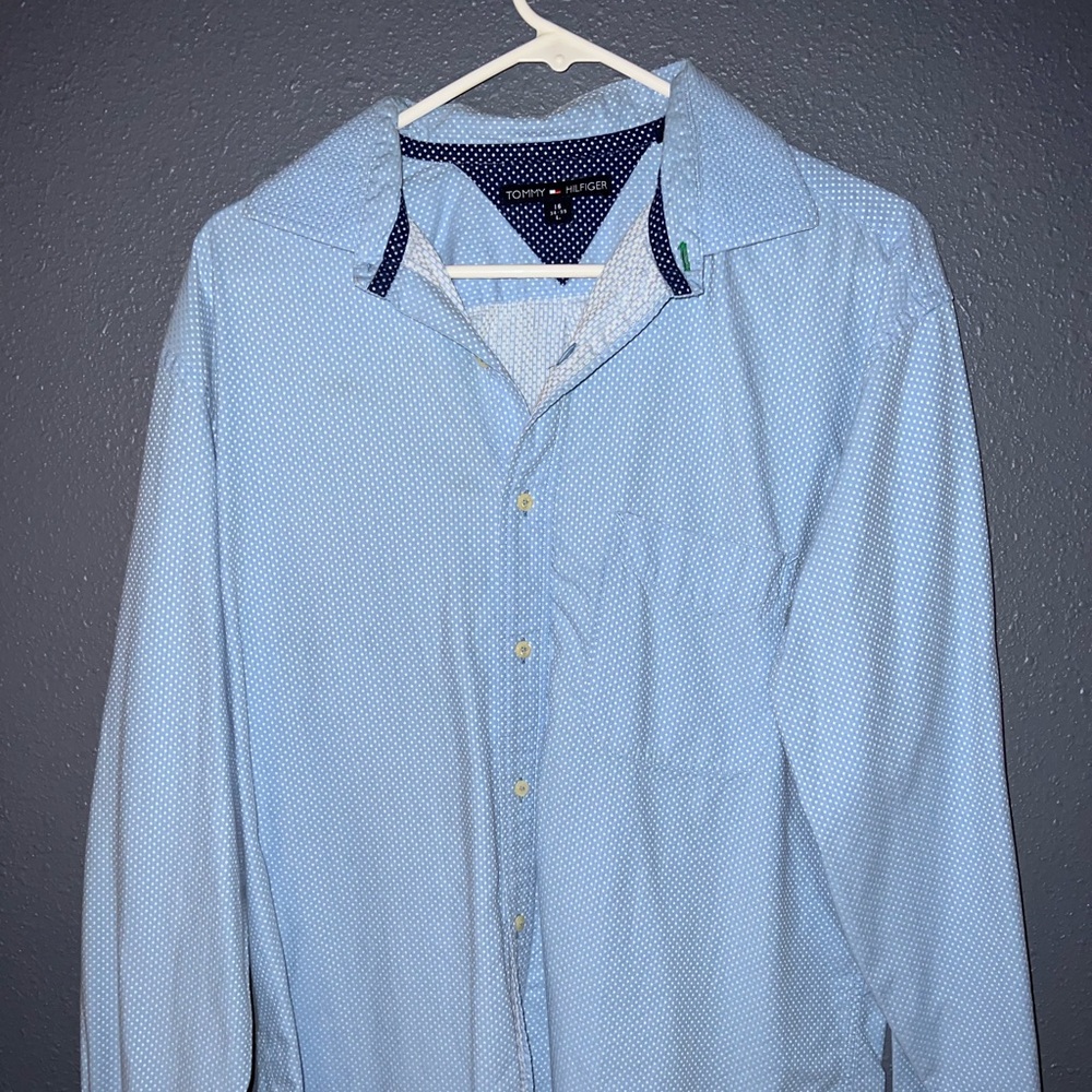 Tommy Hilfiger L Long sleeve Dress shirt. Very comfortable!